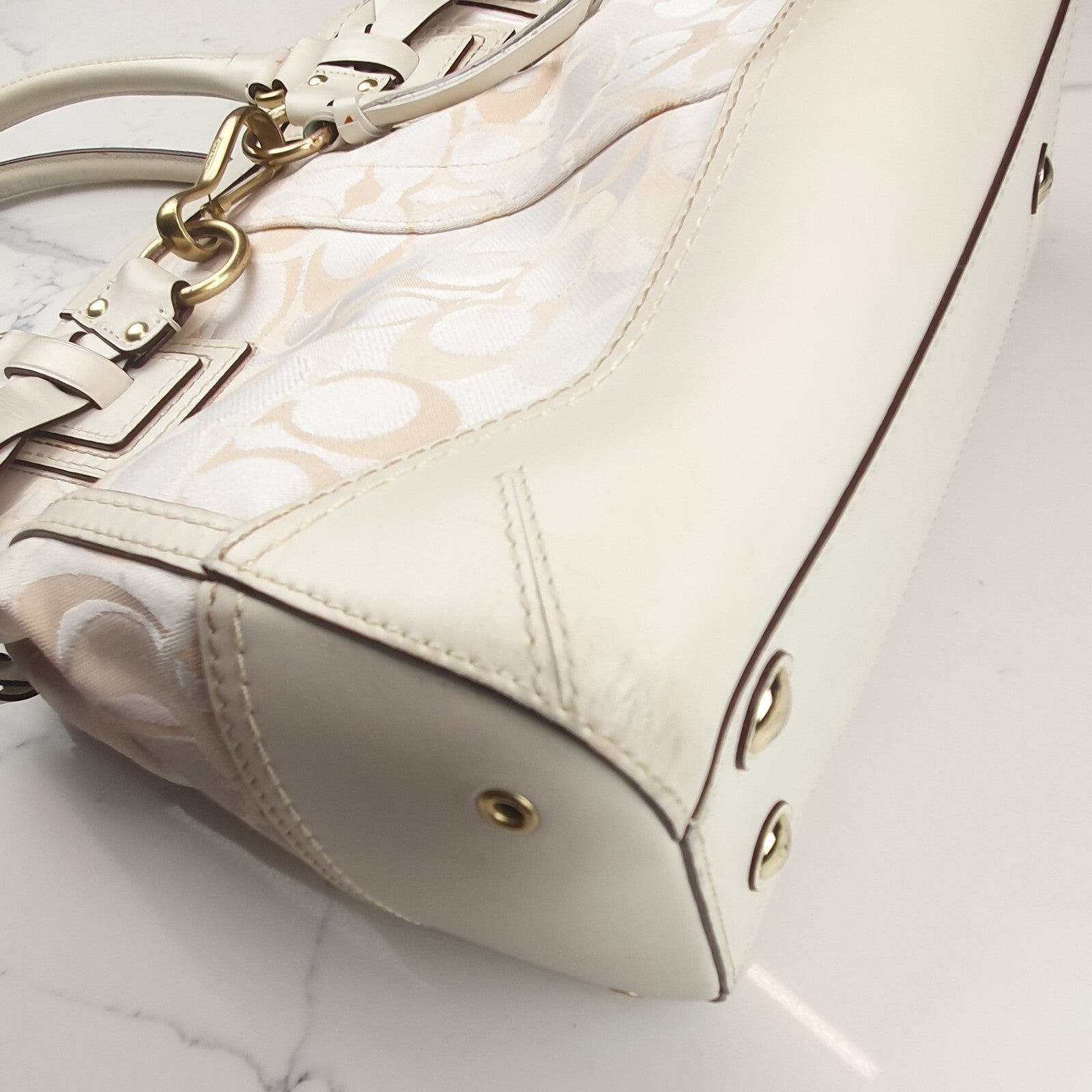 Coach Signature Hampton Clip Shoulder Bag White