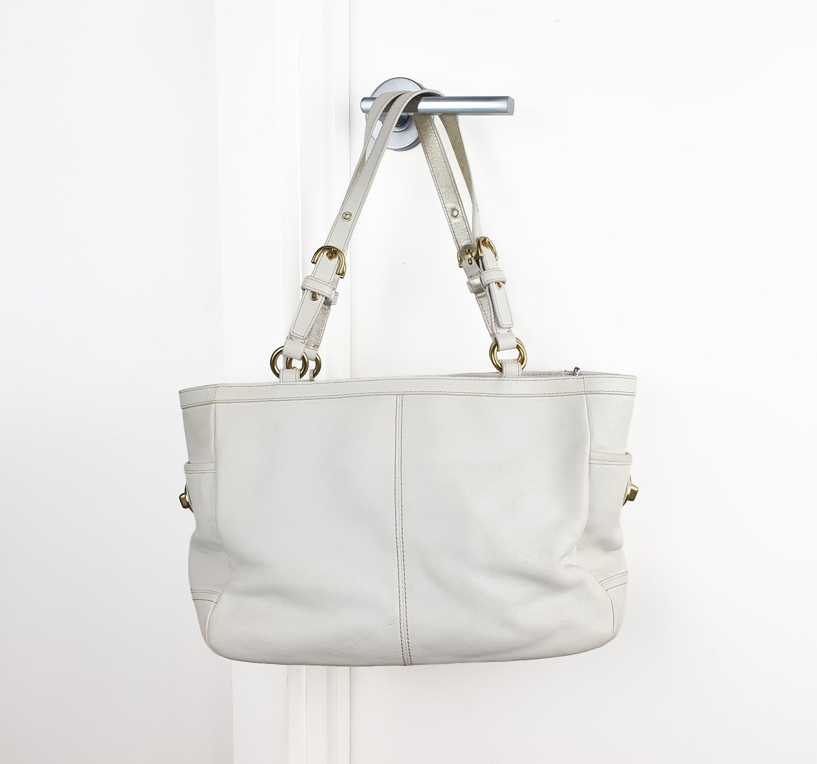 Coach White Leather Shoulder Bag with Gold Hardware