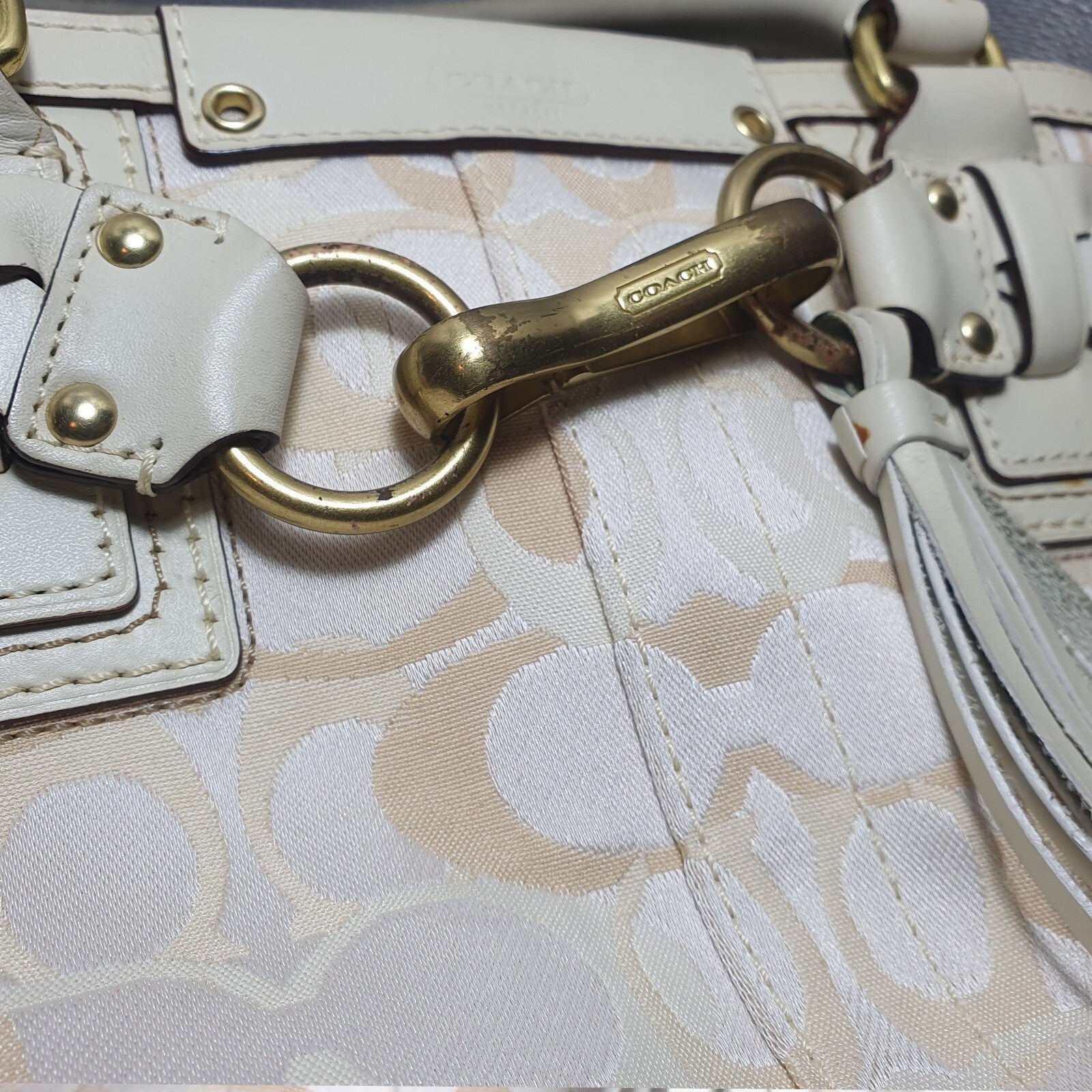 Coach Signature Hampton Clip Shoulder Bag White