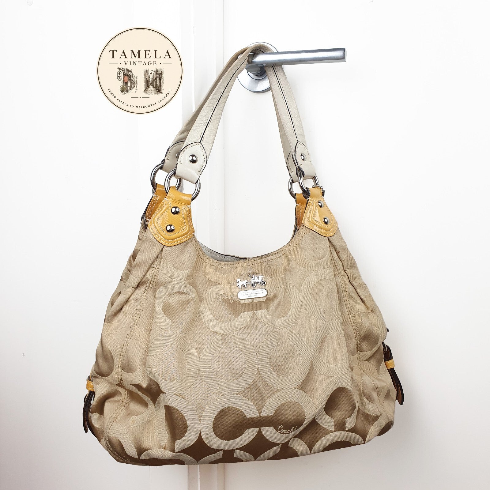 Authentic Coach Vintage HoBo Bag Beige/Gold with peach lining B1073-14305