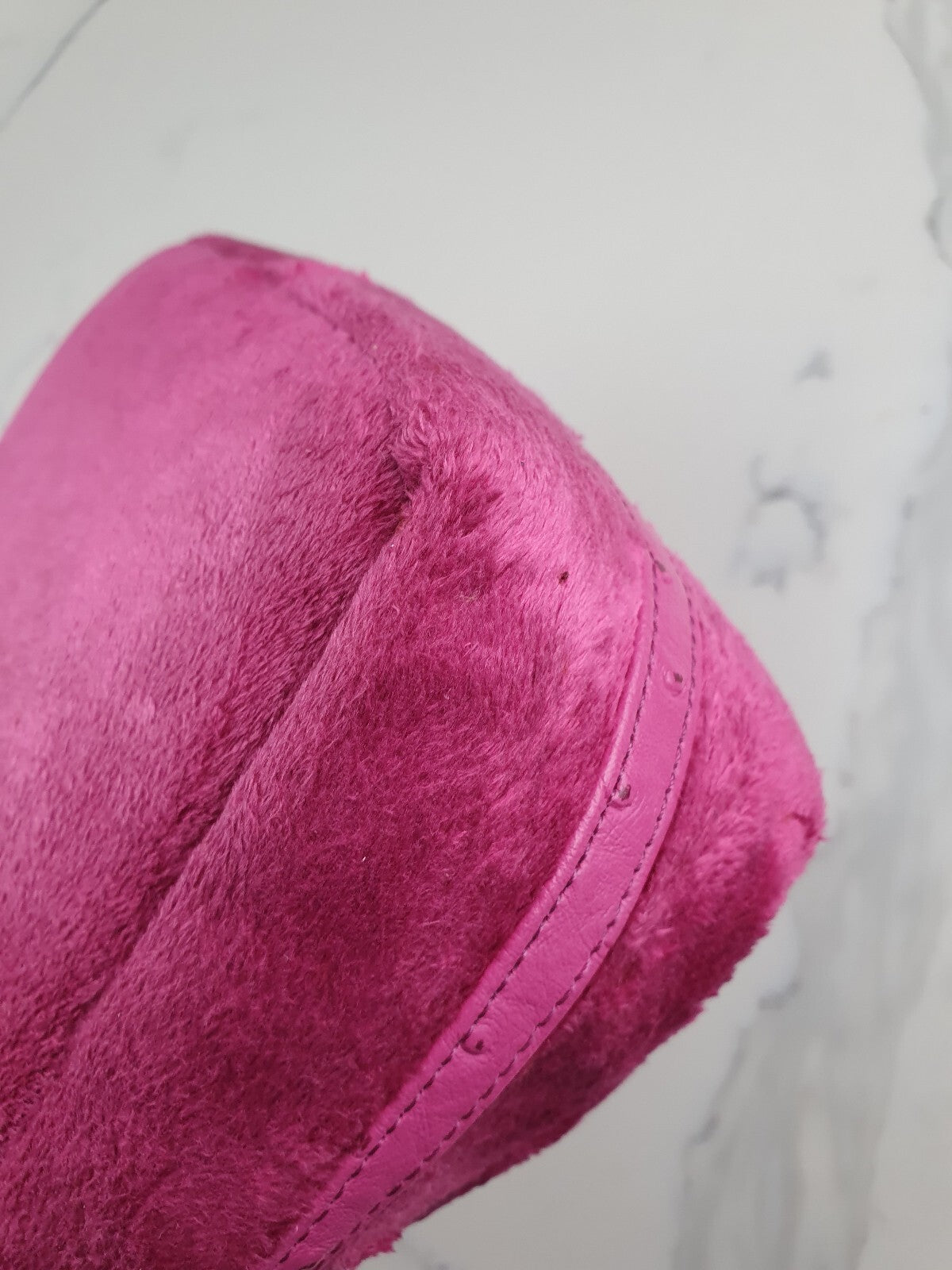 23区 (23-ku) Vintage Pink Plush Shoulder Bag with Gold Zipper