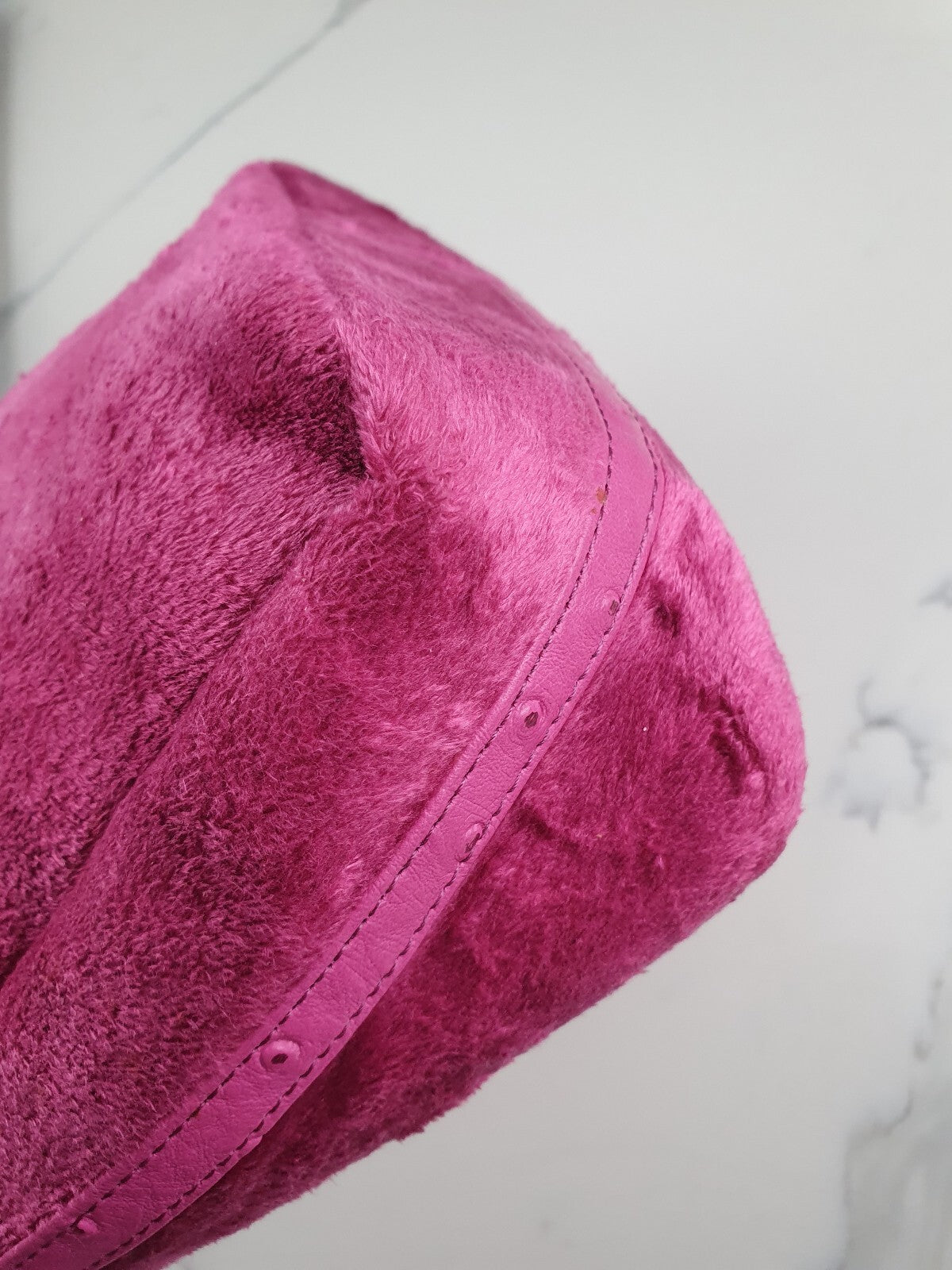 23区 (23-ku) Vintage Pink Plush Shoulder Bag with Gold Zipper