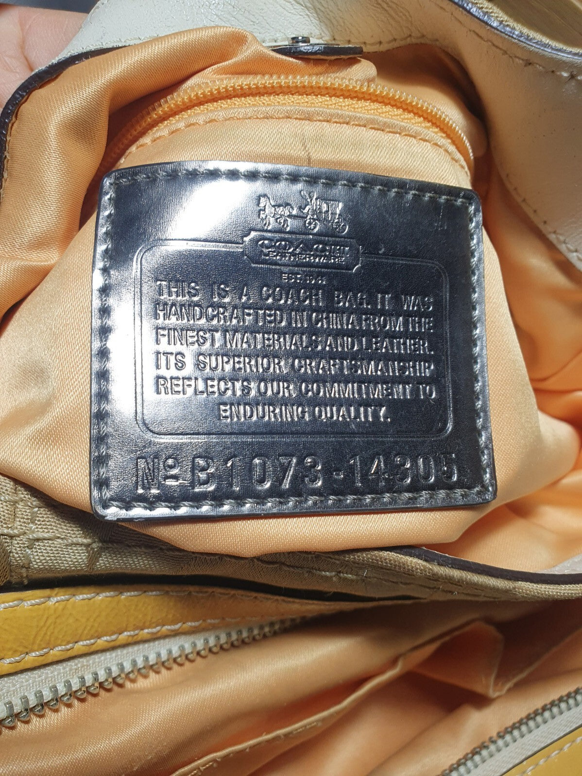 Authentic Coach Vintage HoBo Bag Beige/Gold with peach lining B1073-14305