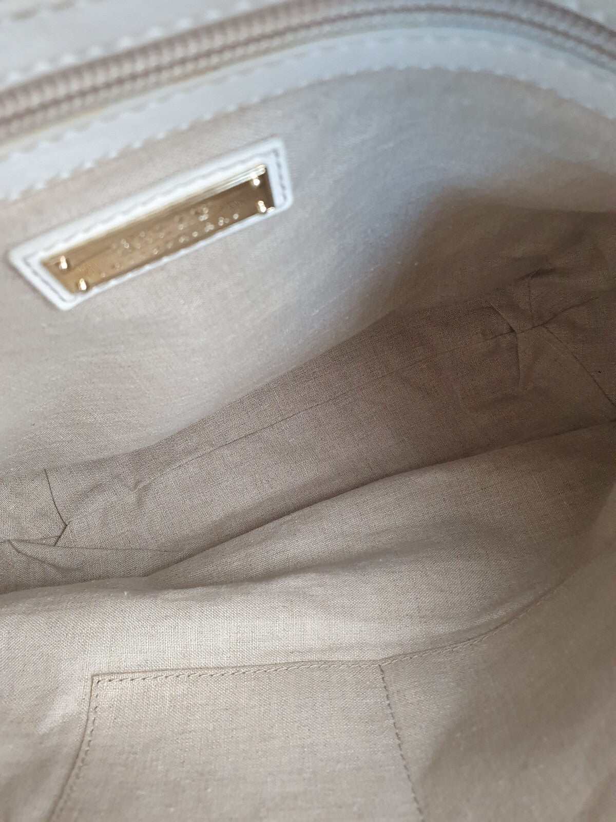 Bally White Leather Shoulder Bag with Gold Hardware