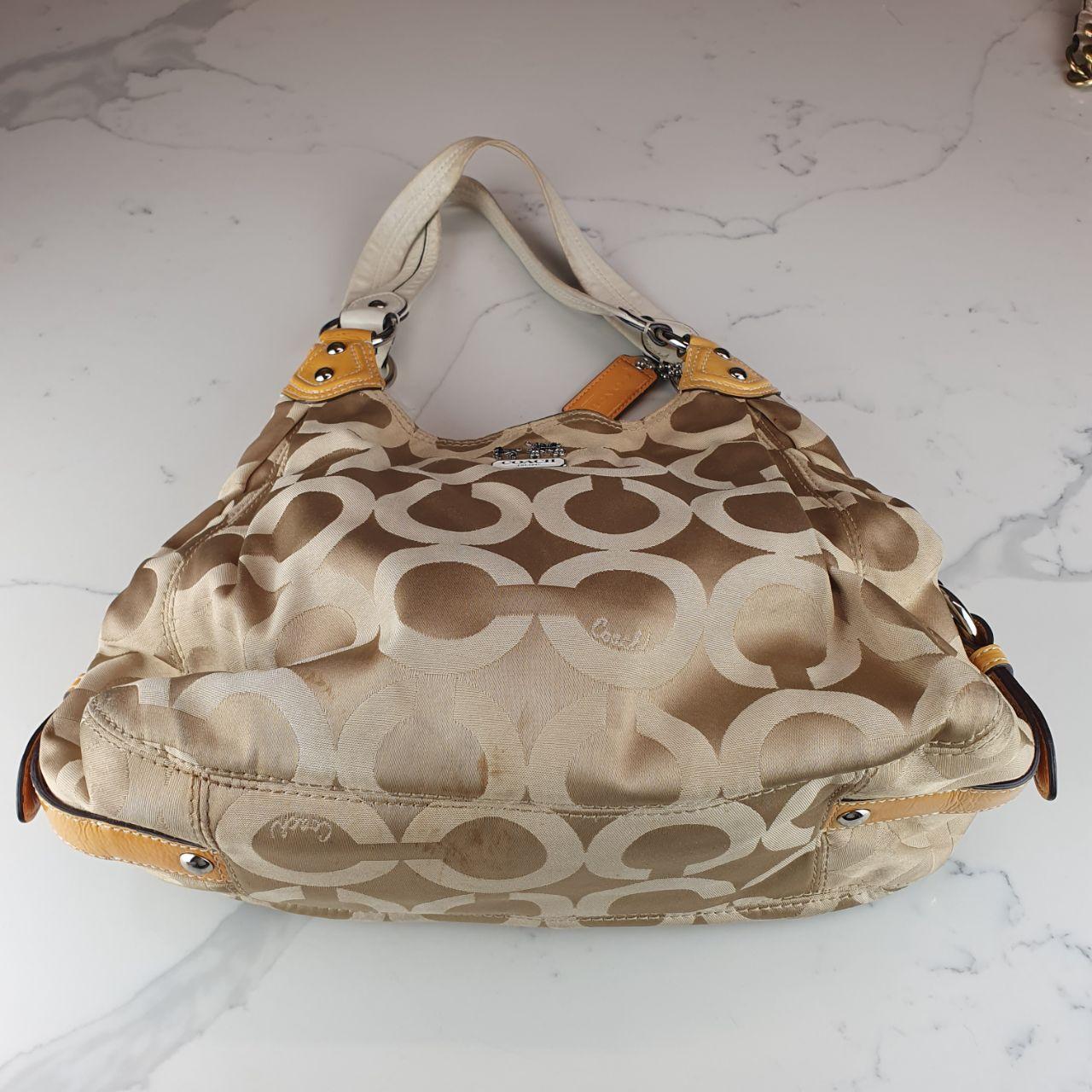 Authentic Coach Vintage HoBo Bag Beige/Gold with peach lining B1073-14305